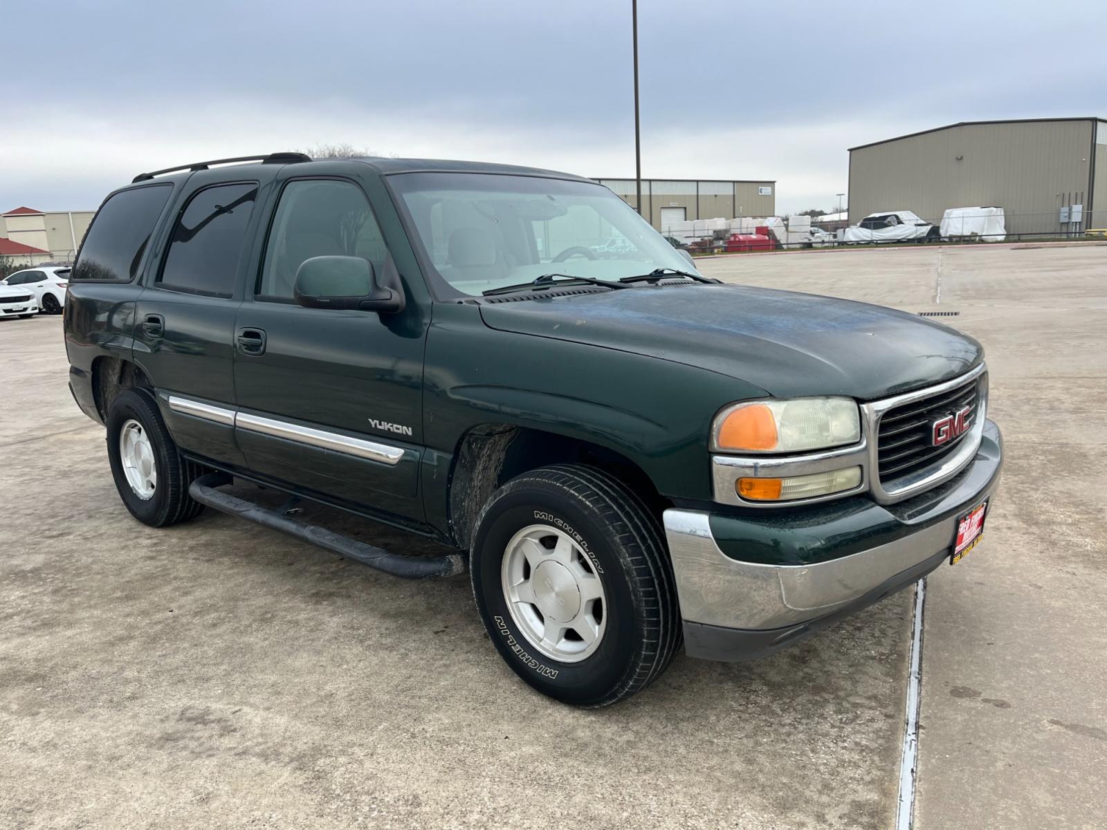 2004 green /TAN GMC Yukon 2WD (1GKEC13V94R) with an 4.8L V8 OHV 16V engine, 4-Speed Automatic Overdrive transmission, located at 14700 Tomball Parkway 249, Houston, TX, 77086, (281) 444-2200, 29.928619, -95.504074 - Photo #0